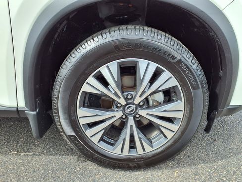 Used 2023 Nissan Rogue SV FWD image 9