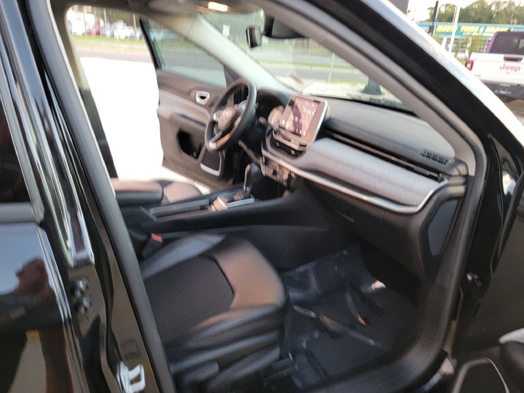 Used 2022 Jeep Compass Latitude FWD image 14
