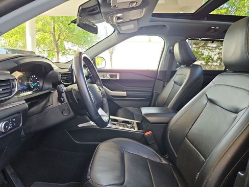 Used 2021 Ford Explorer Limited w/ Equipment Group 301A AWD/4WD image 24