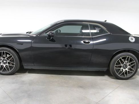 Used 2016 Dodge Challenger SXT Plus image 4