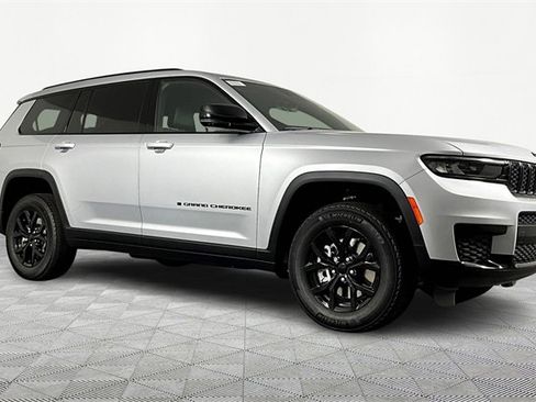 New 2025 Jeep Grand Cherokee L Altitude image 3