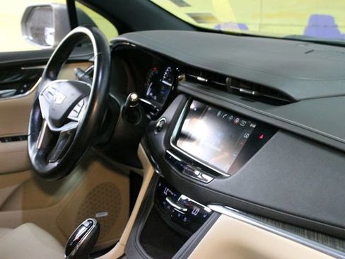 Used 2019 Cadillac XT5 FWD image 10