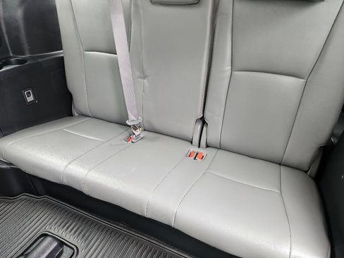 Used 2023 Toyota Highlander XLE image 31