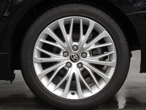 Certified 2020 Toyota Camry XLE image 35