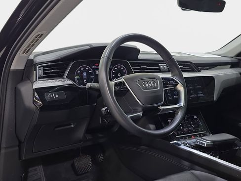 Used 2023 Audi e-tron Premium Plus w/ Premium Plus Package AWD/4WD image 17