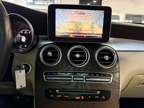 Used 2018 Mercedes-Benz GLC 300 4MATIC w/ Multimedia Package image 17