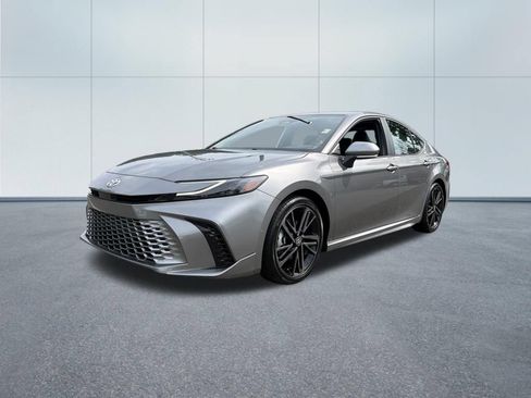 Used 2025 Toyota Camry XSE FWD image 2