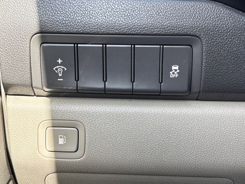 Used 2018 Kia Sedona LX w/ LX Essentials Premium Package FWD image 20