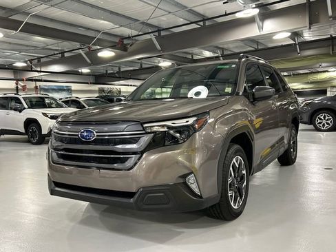 Used 2025 Subaru Forester Premium AWD/4WD image 5