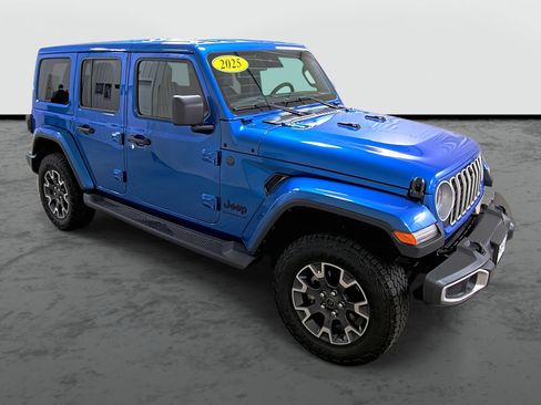 Used 2025 Jeep Wrangler Unlimited Sahara AWD/4WD image 5