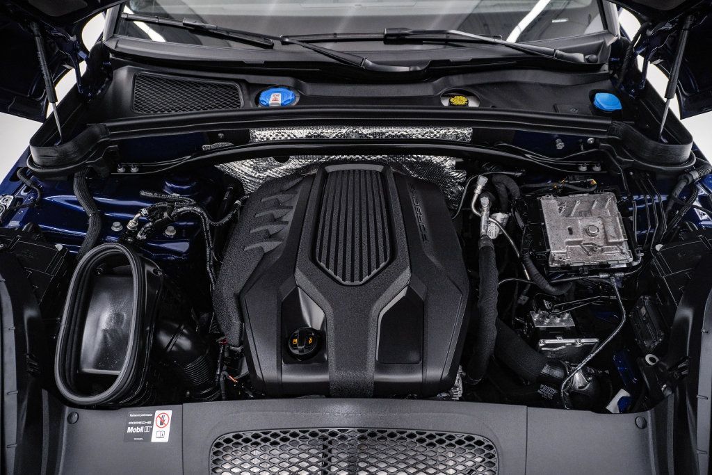 Certified 2026 Porsche Macan AWD/4WD image 29