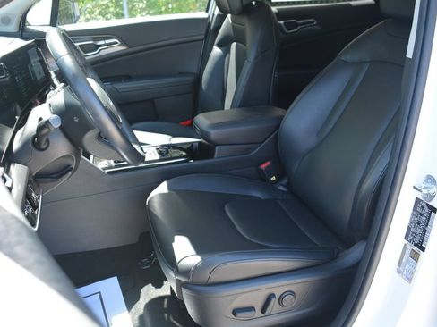 Used 2024 Kia Sportage EX AWD/4WD image 9