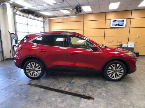 Certified 2022 Ford Escape Titanium AWD/4WD image 8