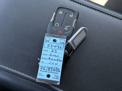 Used 2023 GMC Acadia SLT FWD image 36