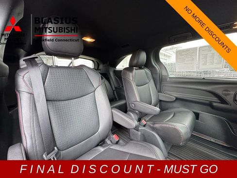 Used 2025 Toyota Sienna XSE w/ XSE Plus Package image 23