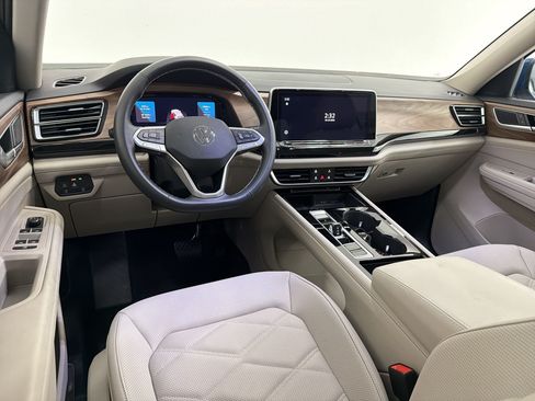 Used 2026 Volkswagen Atlas SE w/ Panoramic Sunroof Package FWD image 29