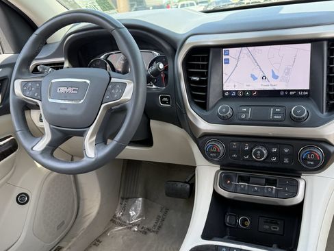 Used 2023 GMC Acadia Denali w/ Denali Ultimate Package FWD image 3