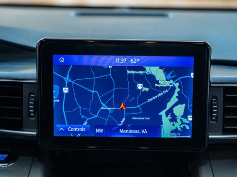 Certified 2022 Ford Explorer XLT w/ Equipment Group 202A image 28