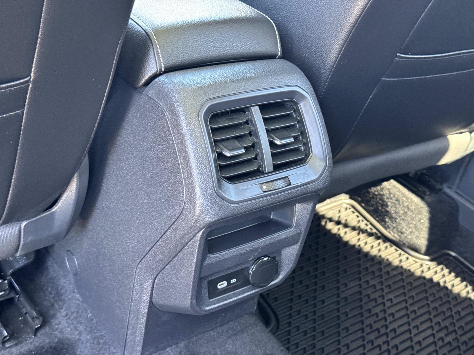 Certified 2022 Volkswagen Tiguan SE w/ Panoramic Sunroof Package FWD image 29