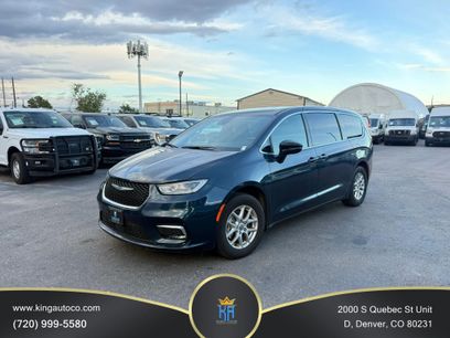 Used 2025 Chrysler Pacifica Select