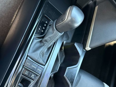 Used 2025 Toyota Camry SE image 22