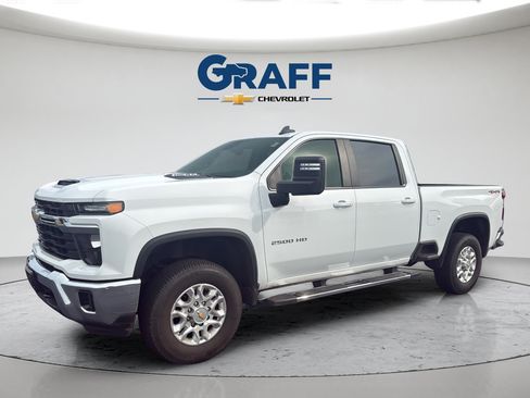 Used 2024 Chevrolet Silverado 2500 LT w/ Convenience Package AWD/4WD image 2