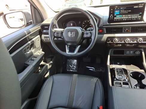 Used 2025 Honda Pilot EX-L image 10