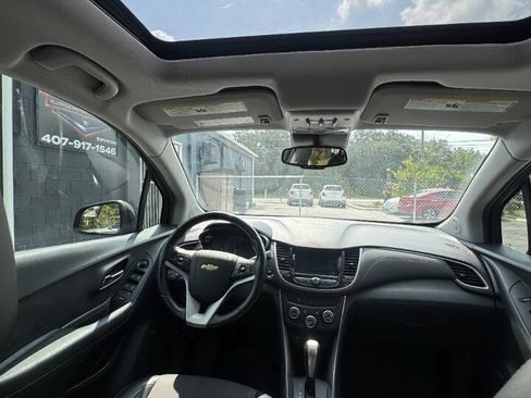 Used 2018 Chevrolet Trax LT w/ Sun & Sound Package AWD/4WD image 16