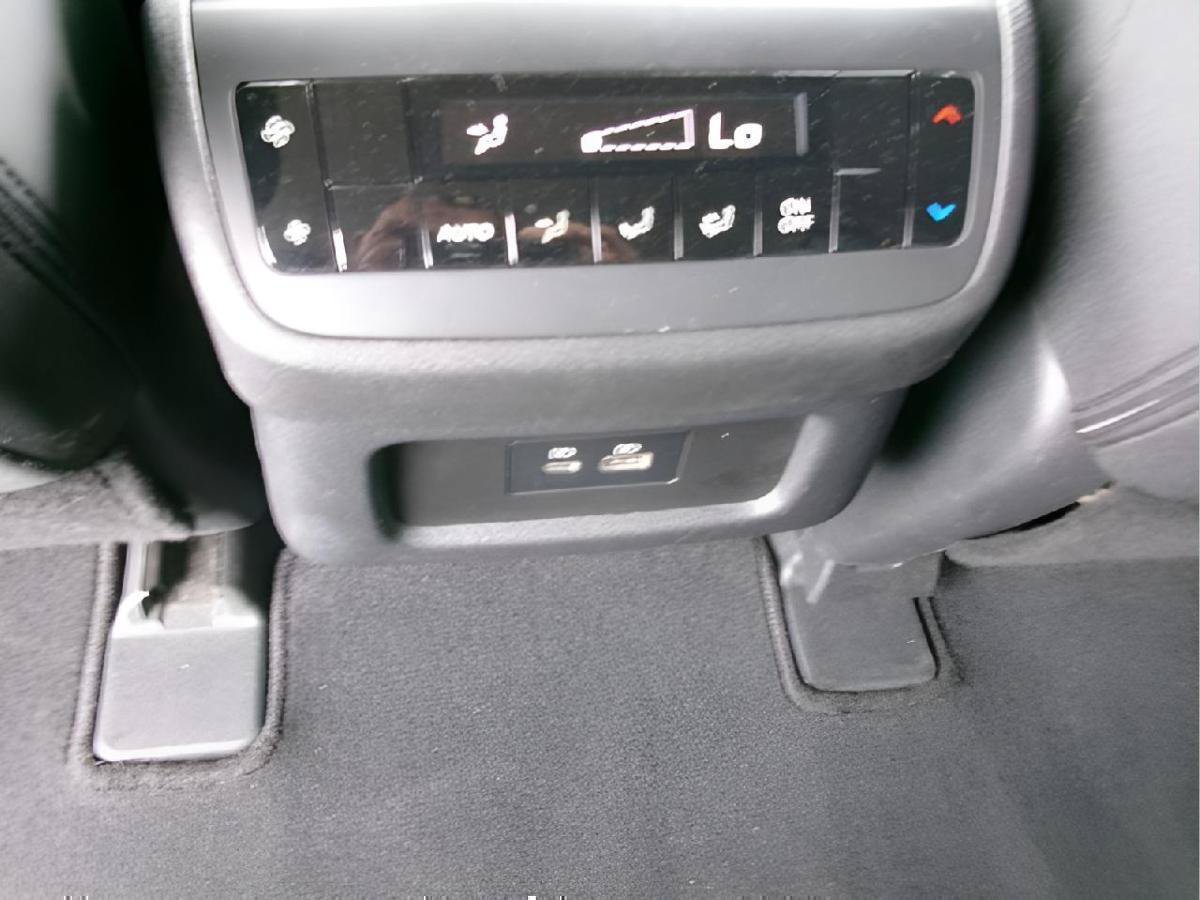 Used 2025 Nissan Pathfinder SV AWD/4WD image 12
