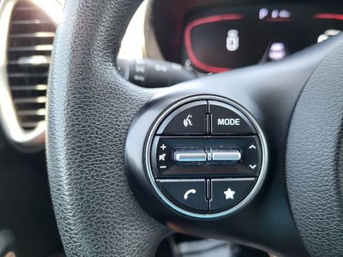 Used 2023 Kia Soul LX w/ LX Technology Package FWD image 19