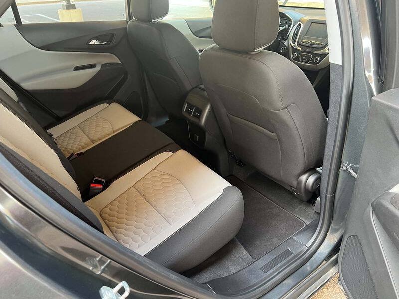 Used 2018 Chevrolet Equinox LS AWD/4WD image 29
