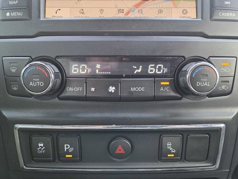 Used 2019 Nissan Titan SL w/ Midnight Edition image 30