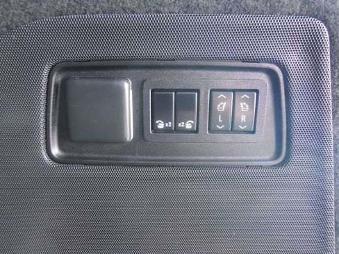 Used 2022 Cadillac Escalade Premium Luxury image 33