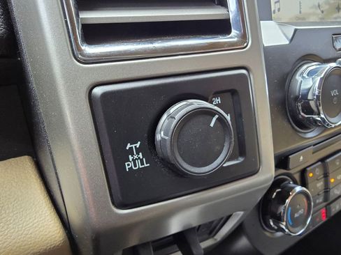 Used 2017 Ford F250 Lariat w/ Chrome Package image 39