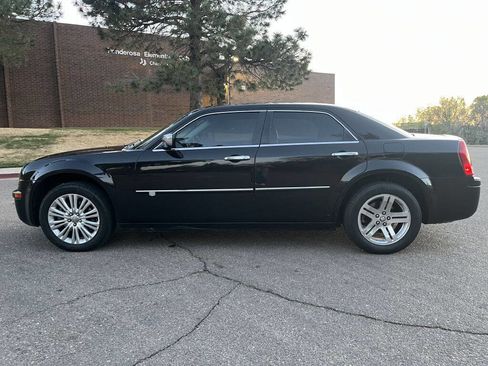 Used 2009 Chrysler 300 C w/ Luxury Group II AWD/4WD image 6