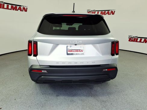 Used 2022 Kia Sorento LX FWD image 10