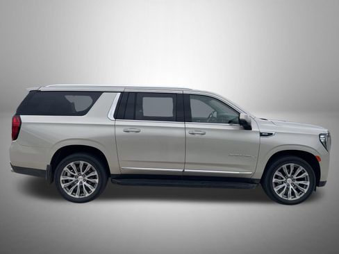 Used 2021 GMC Yukon XL Denali w/ Advanced Technology Package AWD/4WD image 4