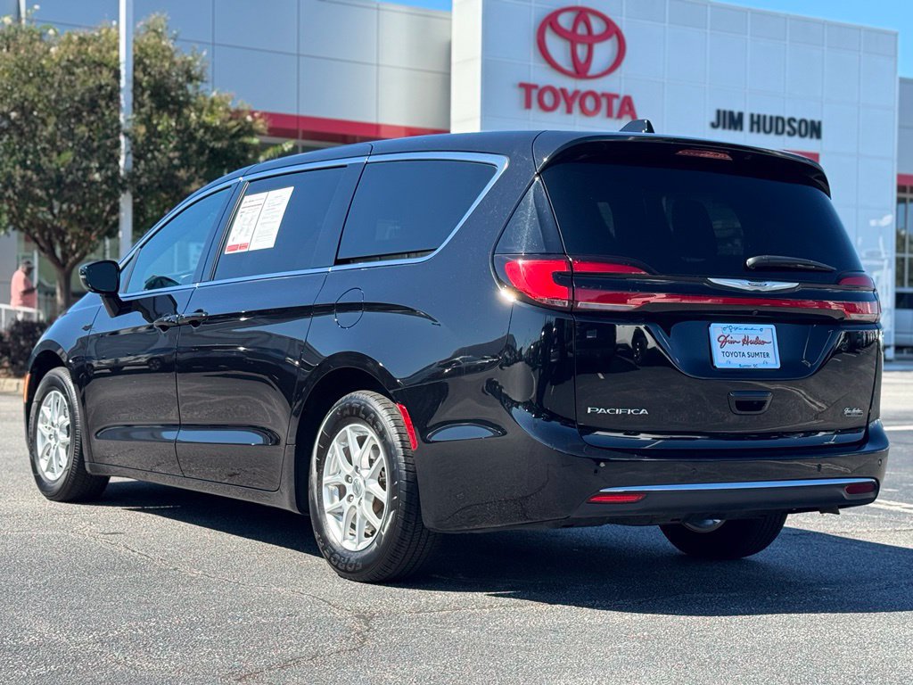Used 2025 Chrysler Pacifica Select FWD image 9