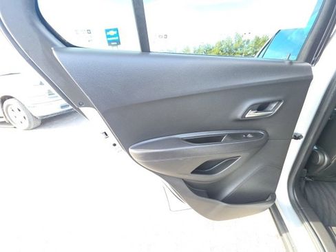 Used 2019 Chevrolet Trax LT w/ LT Convenience Package image 22