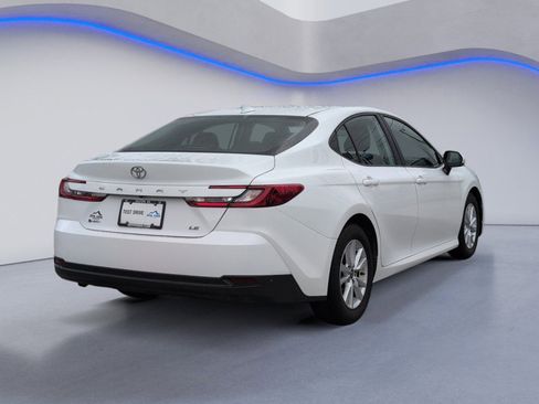 Used 2025 Toyota Camry LE FWD image 5