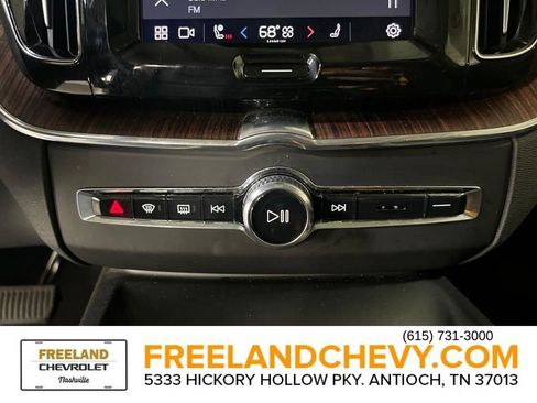 Used 2023 Volvo XC60 B5 Plus image 29