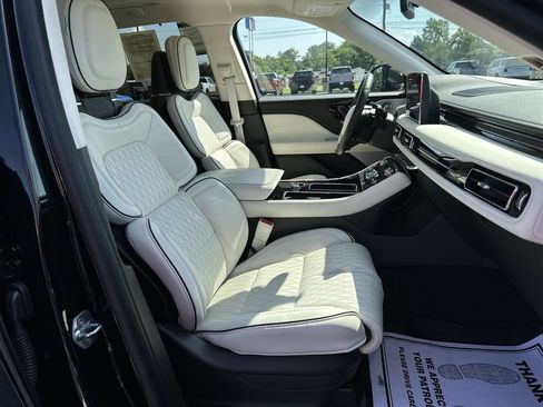 Used 2024 Lincoln Aviator Black Label AWD/4WD image 32