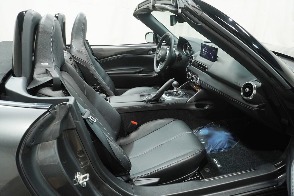 Certified 2025 MAZDA MX-5 Miata Grand Touring RWD image 17