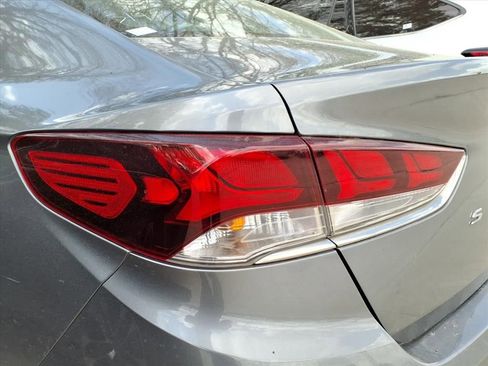 Used 2018 Hyundai Sonata Sport w/ Tech Package 05 image 9