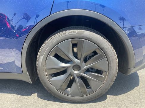 Used 2024 Tesla Model Y Long Range AWD/4WD image 10