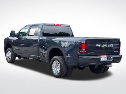 New 2026 RAM 3500 Big Horn AWD/4WD image 17