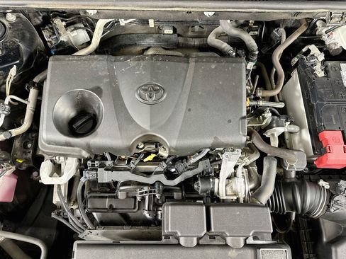 Used 2021 Toyota RAV4 XLE w/ Convenience Package FWD image 33