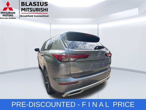 Used 2022 Mitsubishi Outlander SE AWD/4WD image 11