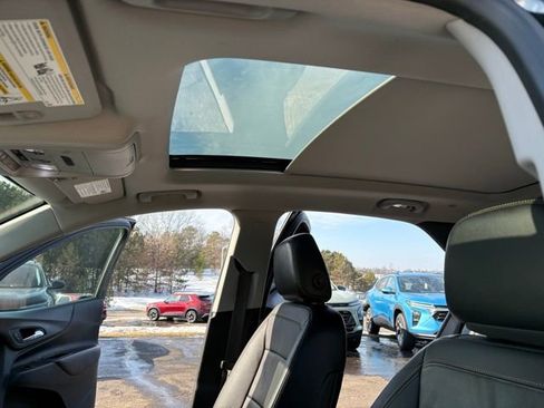 Used 2020 Chevrolet Equinox LT w/ Midnight Edition image 23