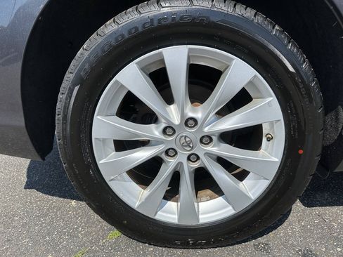 Used 2014 Toyota Venza LE AWD/4WD image 16